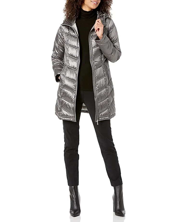 Calvin Klein Women's Hooded Chevron Packable Down Jacket (Standard and Plus) | Coats & Outerwear 5 Calvin Klein Women's Hooded Chevron Packable Down Jacket (Standard and Plus) | Coats & Outerwear - Image 5